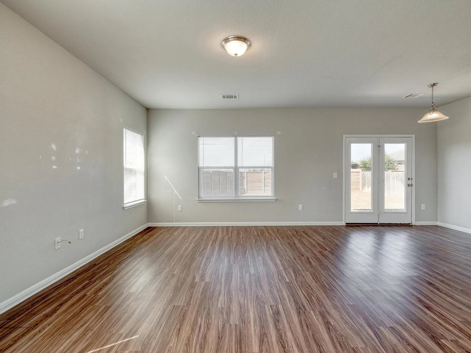 4 bed, 2.0 bath, 1730 sqft, $2,100 — Photo 3