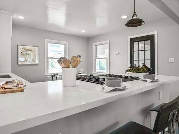 3rd image of 4912 73rd St #1