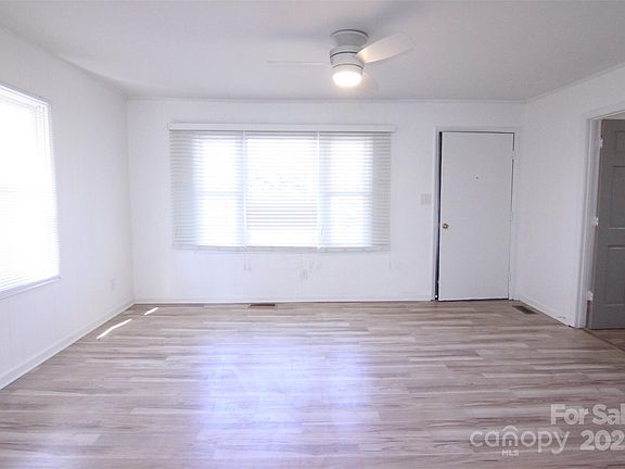 2nd image of 313 Nassau Pl