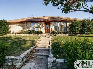 1011 Ridgeview Cir, Carrollton, TX 75007