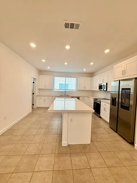 4 bed, 3.5 bath, 1810 sqft, $4,150 — Photo 3