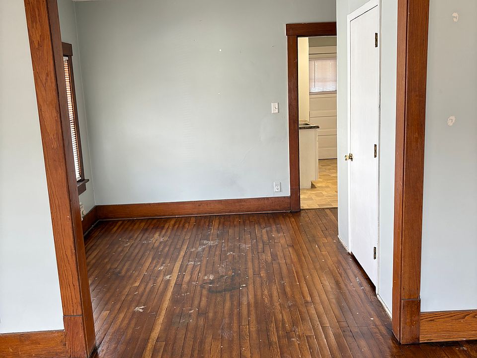 1st image of 129 N 36th St APT 1