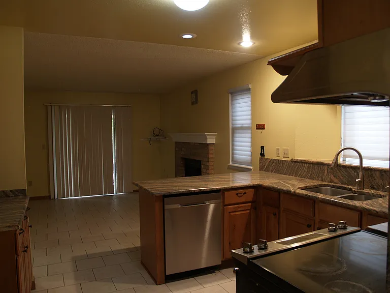 2419 S Gray Dr — Photo 9