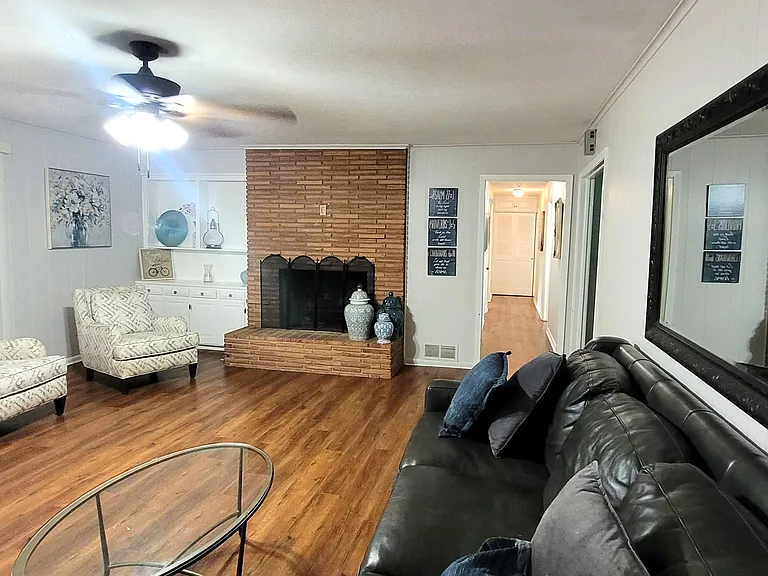 204 Overhill Dr — Photo 5