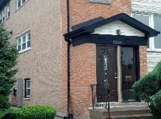 3301 W Pratt Ave #1, Lincolnwood, IL 60712