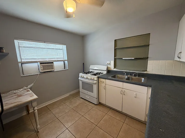 370 3rd St NW #1 — Photo 5