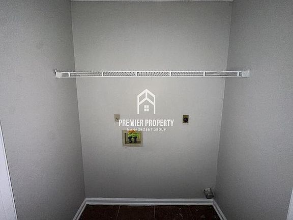 5th image of 8496 Highland Glen Cir N