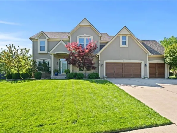 616 SW Trailpark Cir, Lees Summit, MO 64081