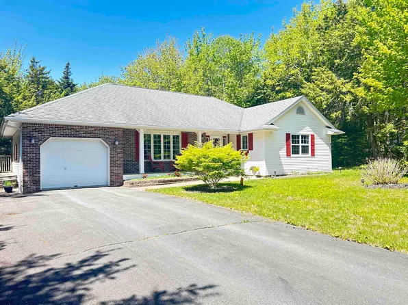 6 Ainsley Ct, Halifax, NS B2T 1E7