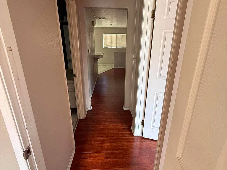 607 E Phillips Blvd — Photo 12