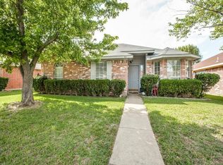 943 Applewood Dr, Cedar Hill, TX 75104