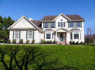 8 Laurel Ct, Branchburg, NJ 08876