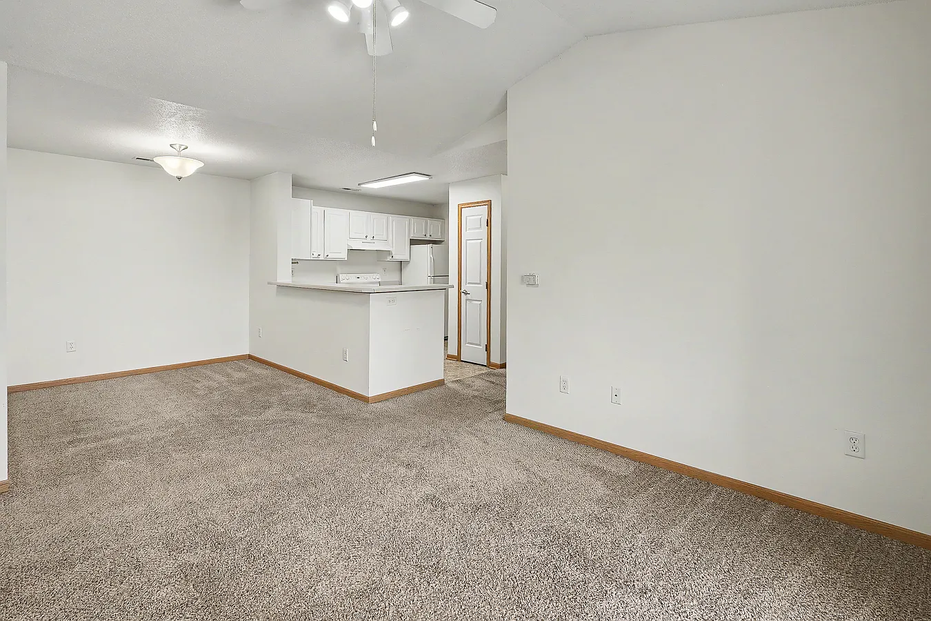 2 bed, 1020 sqft, $1,250 — Photo 2