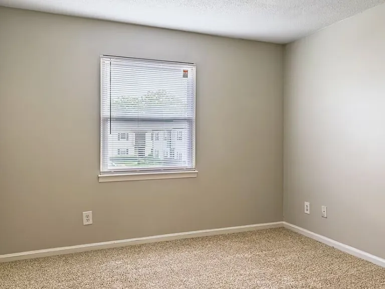 812 Fairview Dr — Photo 4