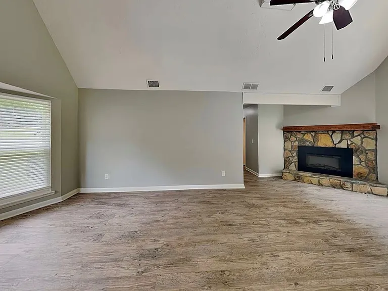 2621 Hereford Ct SW — Photo 5