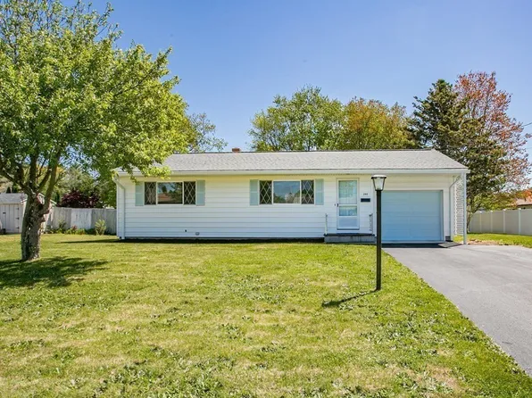 390 Upland St, New Bedford, MA 02745
