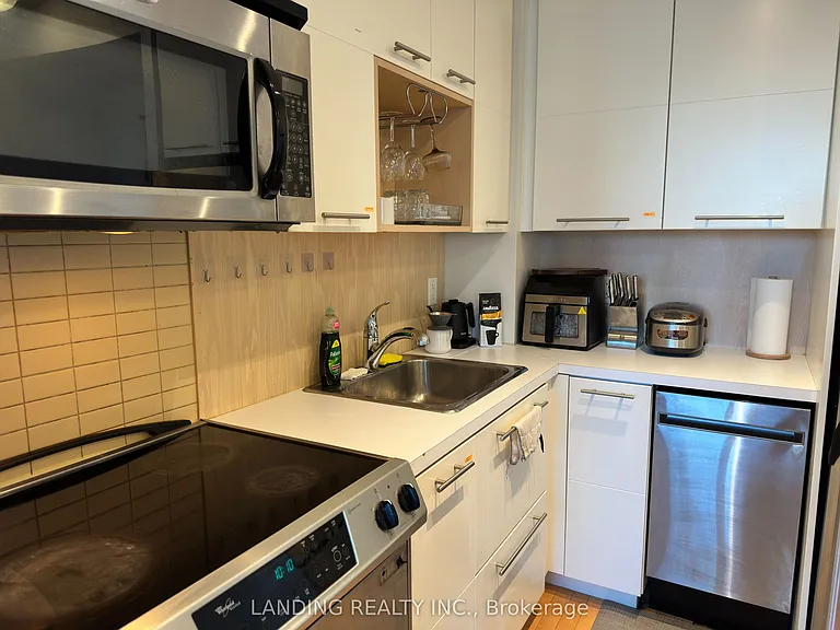 21 Carlton St #3404 — Photo 14