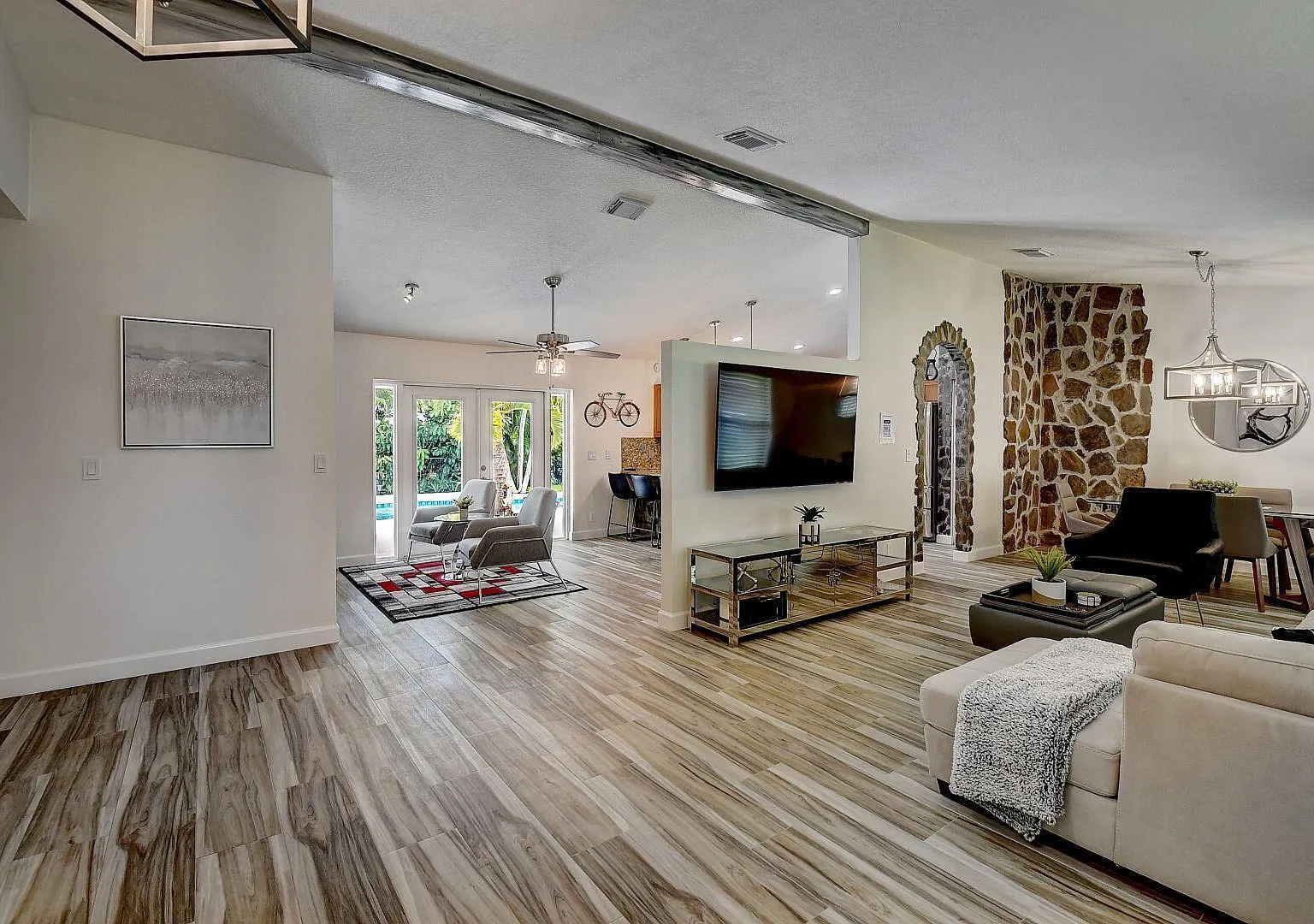 3 bed, 2.0 bath, 1626 sqft, $9,500 — Photo 3