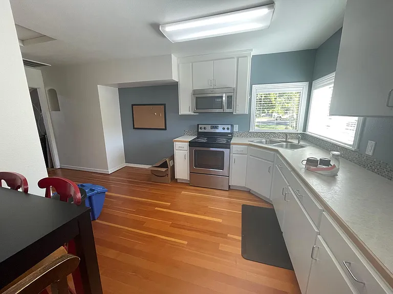 1225 N Main St — Photo 12