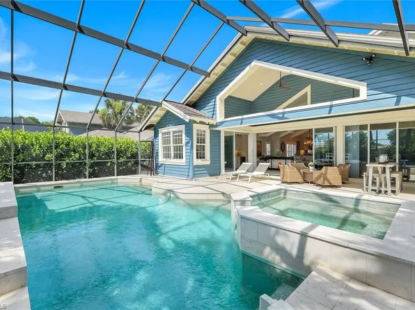18 Golf Cottage DR, NAPLES, FL 34105