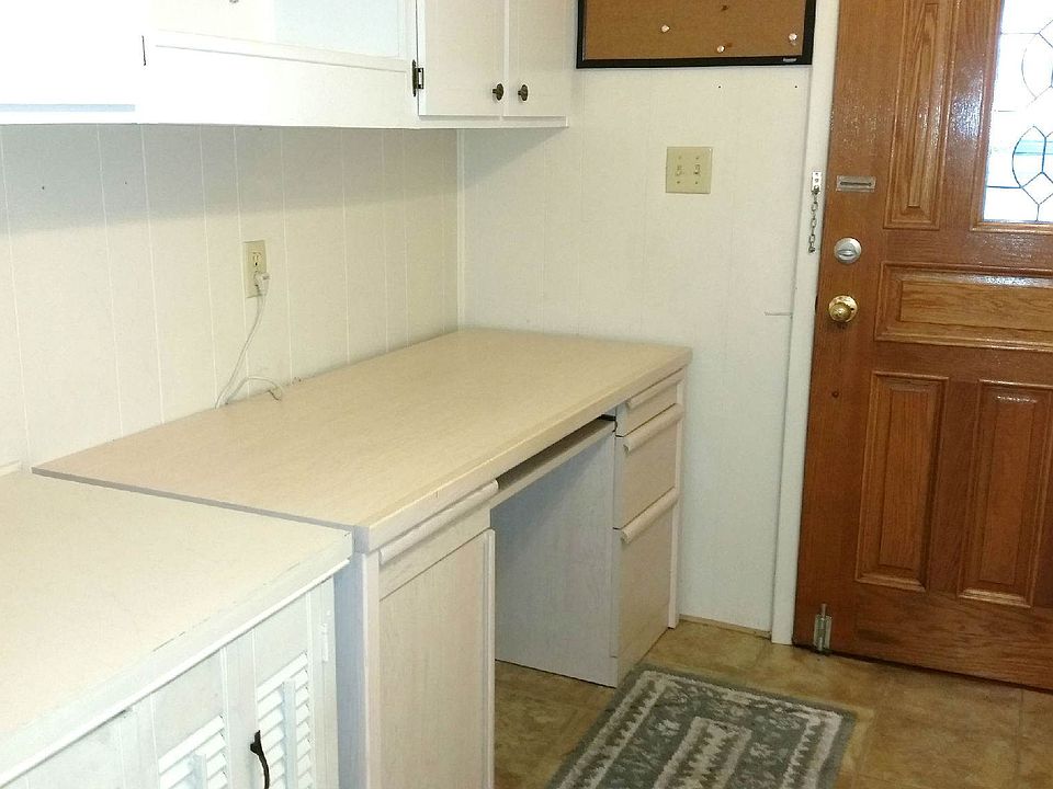 LAUNDRY/ OFFICE INSIDE BACK DOOR