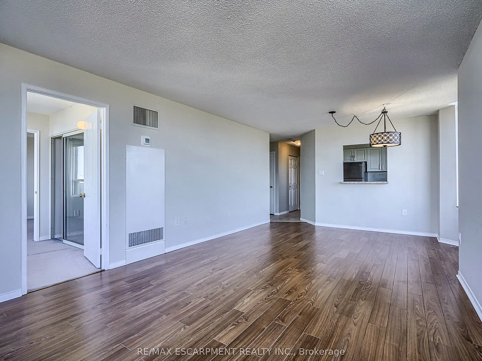 1270 Maple Crossing Blvd — Photo 4