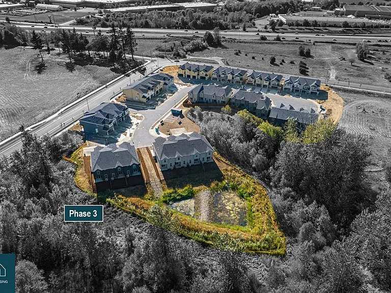 The Crossing Townhomes — Photo 13