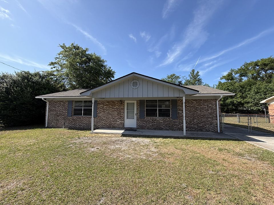 1st image of 119 Deerwood Ct