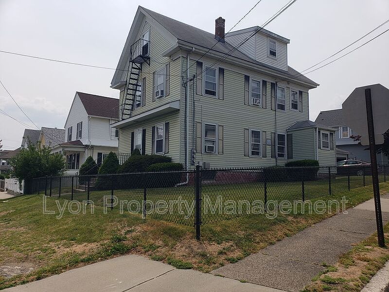 1st image of 171 Lyon Ave Floor 3