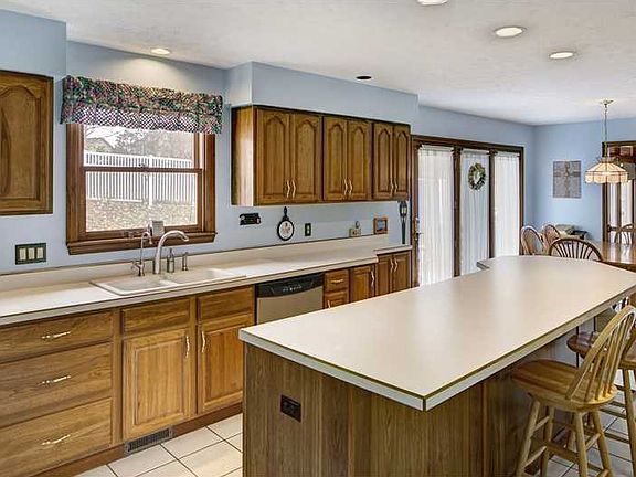 5th image of 500 Burkes Dr