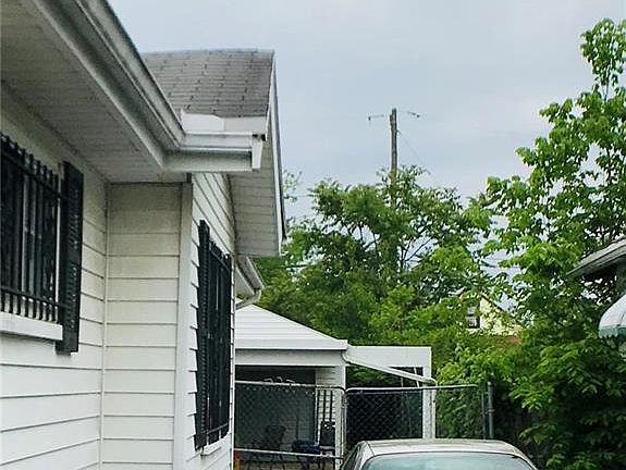 3rd image of 439 Walton Ave