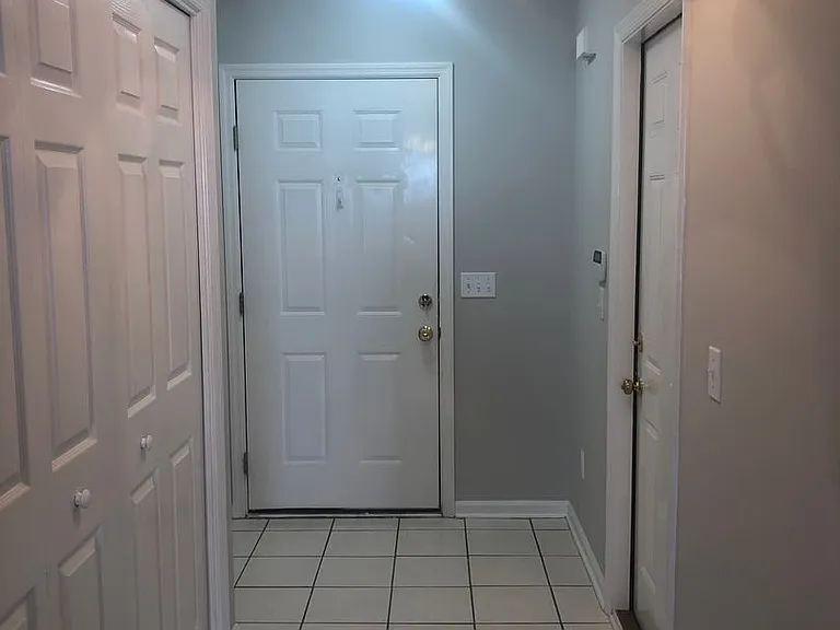 121 Palm Dr — Photo 2