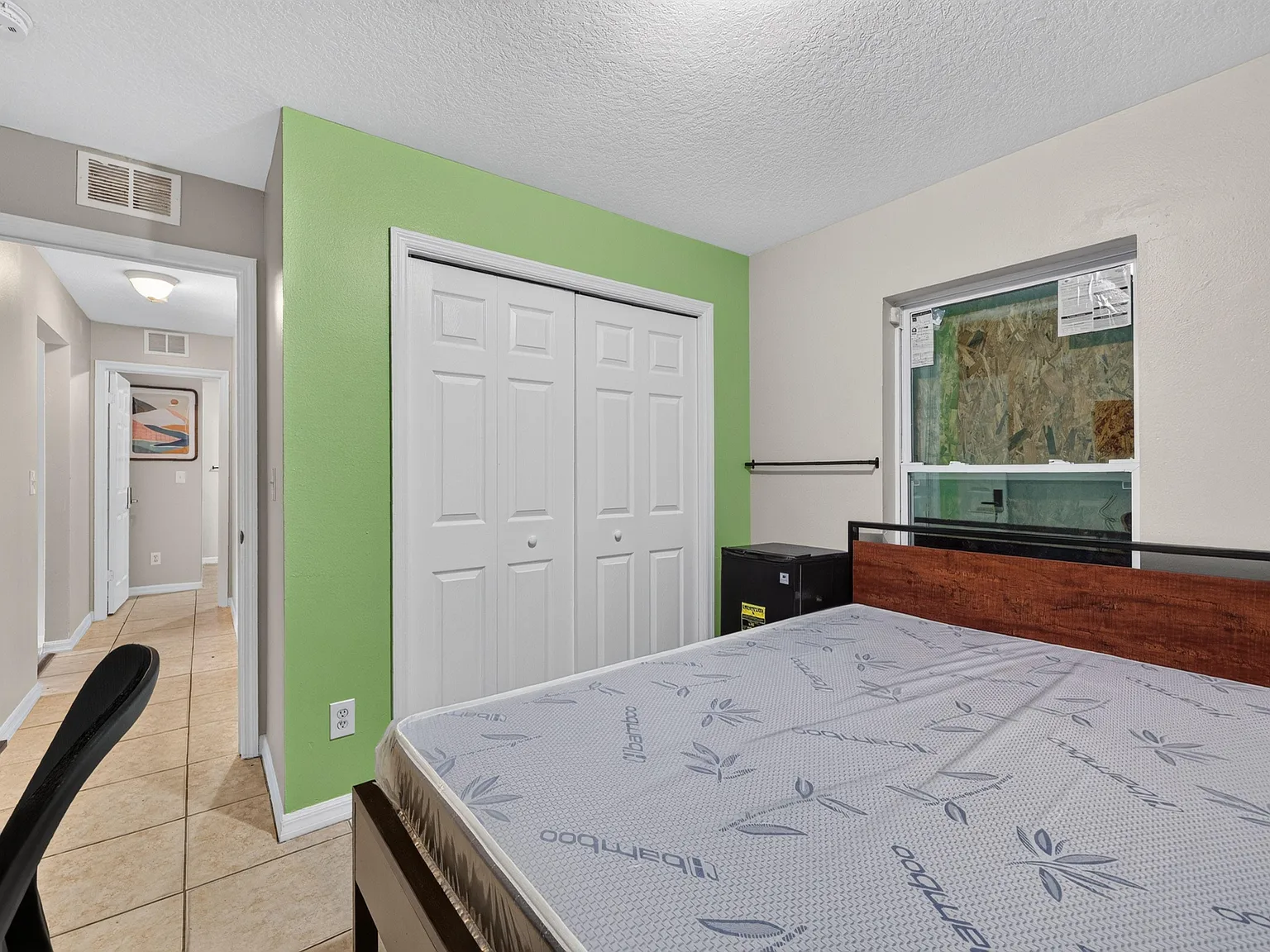 4 bed, 4.0 bath, 100 sqft, $862 — Photo 3