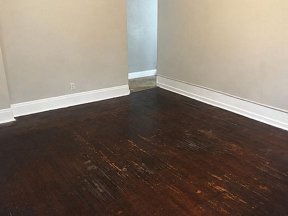 3rd image of 2850 Shaffer Ave #1