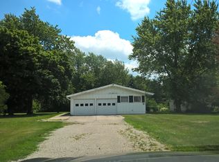 1076 Pleasant Knoll Dr, Adrian, MI 49221