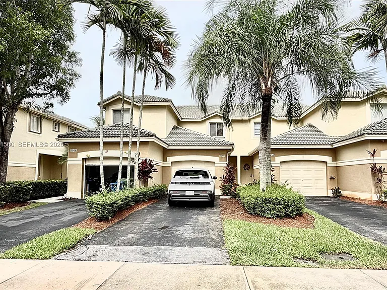 2560 Cordoba Bnd #2560 — Photo 1