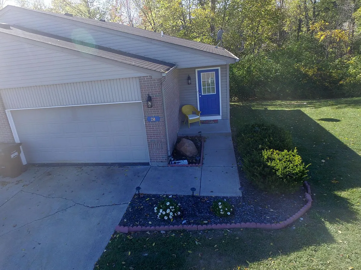 Building Photo - 250 Overbrook Ct