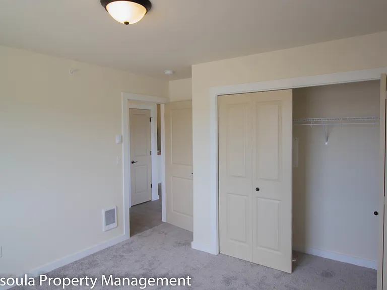 American Way Apartments — Photo 18