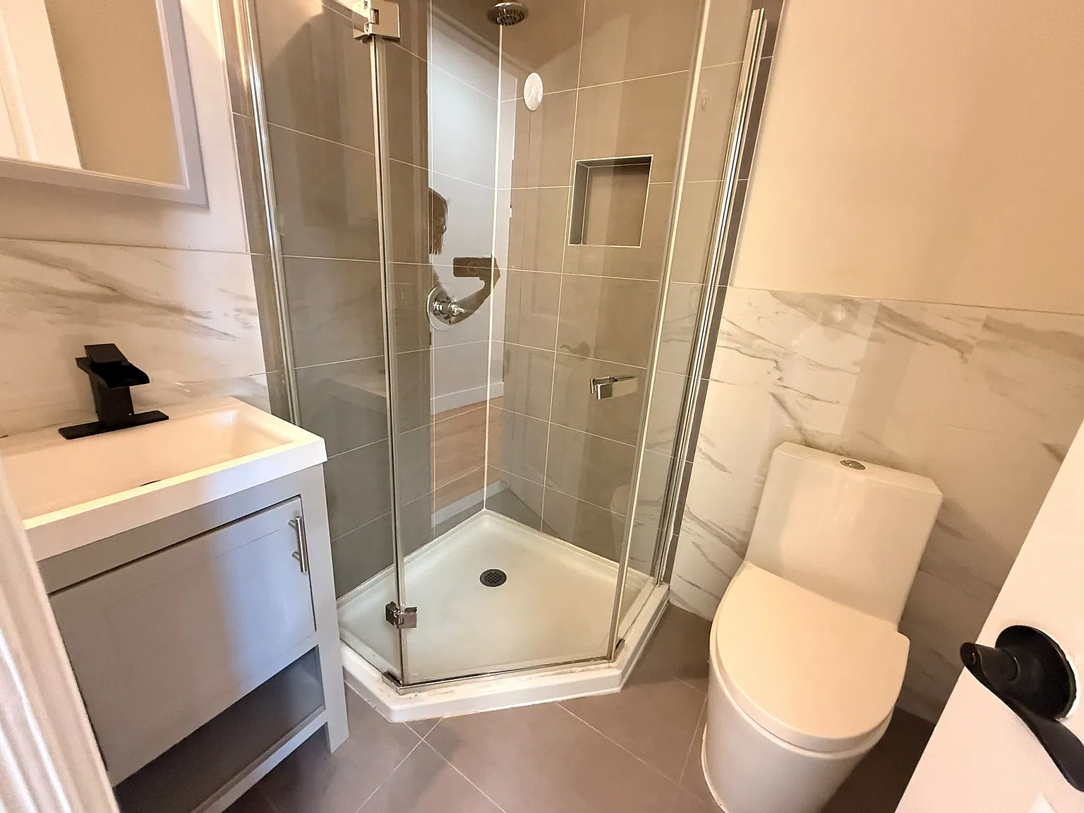 4 bed, 1400 sqft, $4,900 — Photo 4