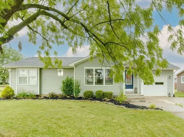 418 E South St, Botkins, OH 45306