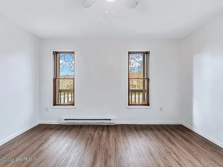 1076 Lancaster Dr — Photo 10