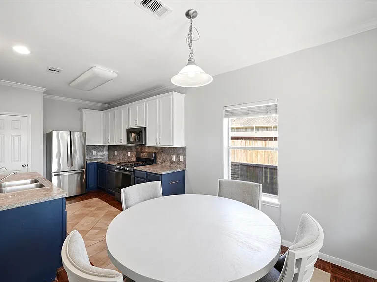 1707 N Highlands Xing — Photo 20