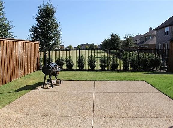 5th image of 6838 Shadow Glen Dr