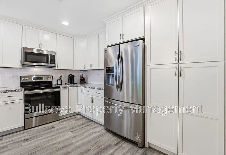4607 N 82nd St — Photo 9