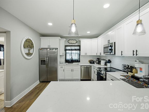 4th image of 112 Pine St