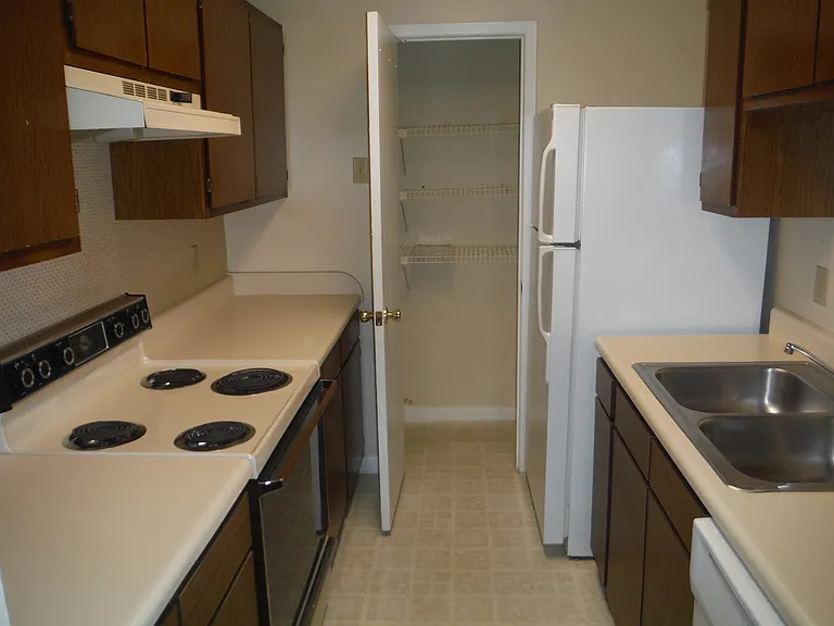 3510 Sable Palm Ln #E — Photo 2