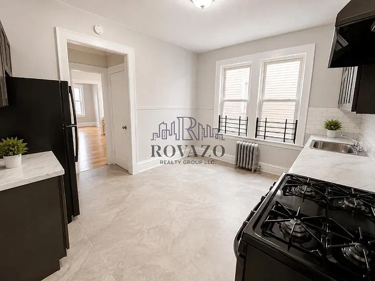 81 Montgomery Ave — Photo 3