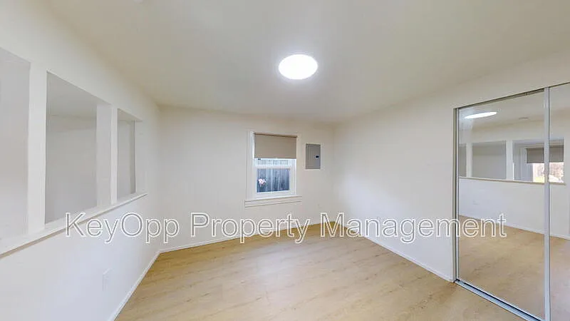 2 bed, 1.0 bath, $4,000 — Photo 4