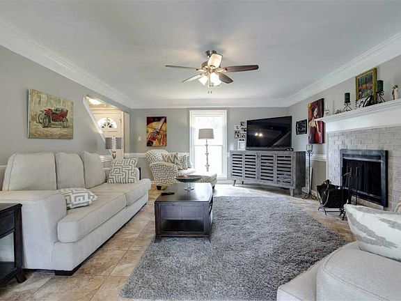 4th image of 645 Royal Crown Dr