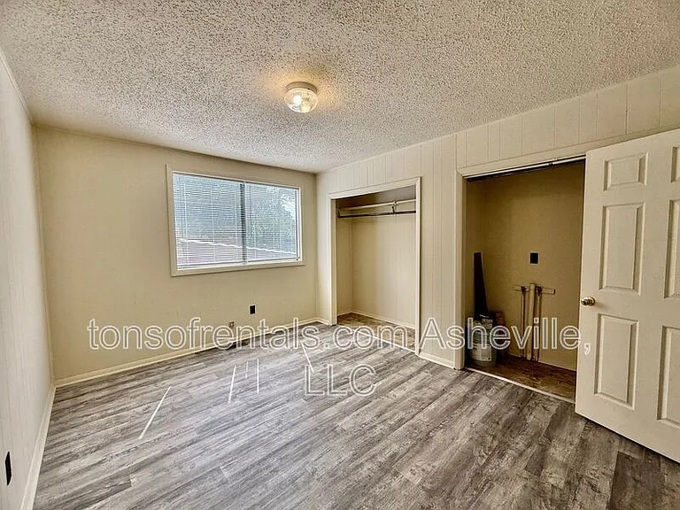 2604 Hendersonville Rd — Photo 13